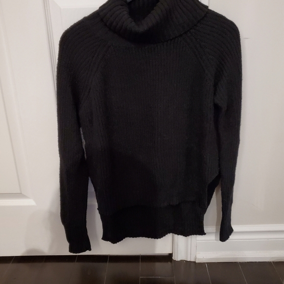 High Low Turtleneck - Picture 6 of 8